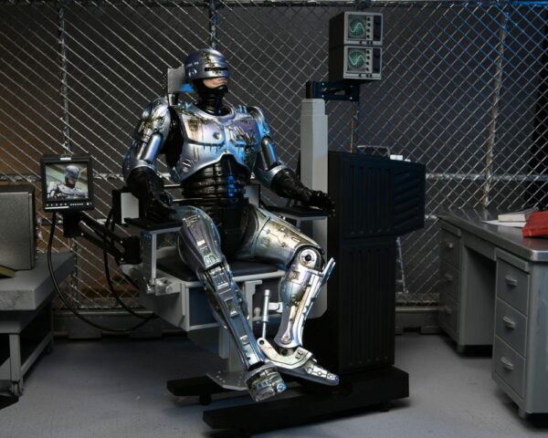 RoboCop Actionfigur Ultimate Battle Damaged RoboCop with Chair 18 cm