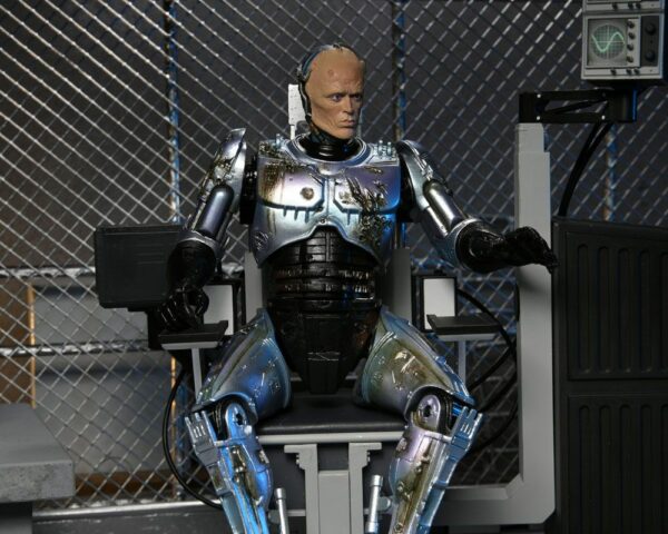 RoboCop Actionfigur Ultimate Battle Damaged RoboCop with Chair 18 cm