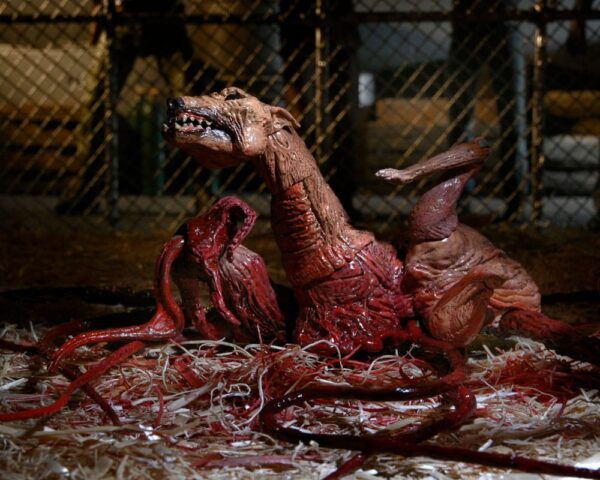 x_neca04905_i The Thing Actionfigur Thing Dog Creature Ultimate Deluxe 18 cm