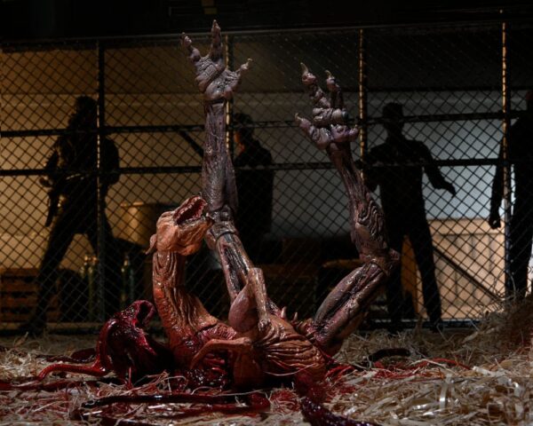 x_neca04905_k The Thing Actionfigur Thing Dog Creature Ultimate Deluxe 18 cm