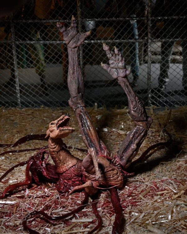 x_neca04905_l The Thing Actionfigur Thing Dog Creature Ultimate Deluxe 18 cm